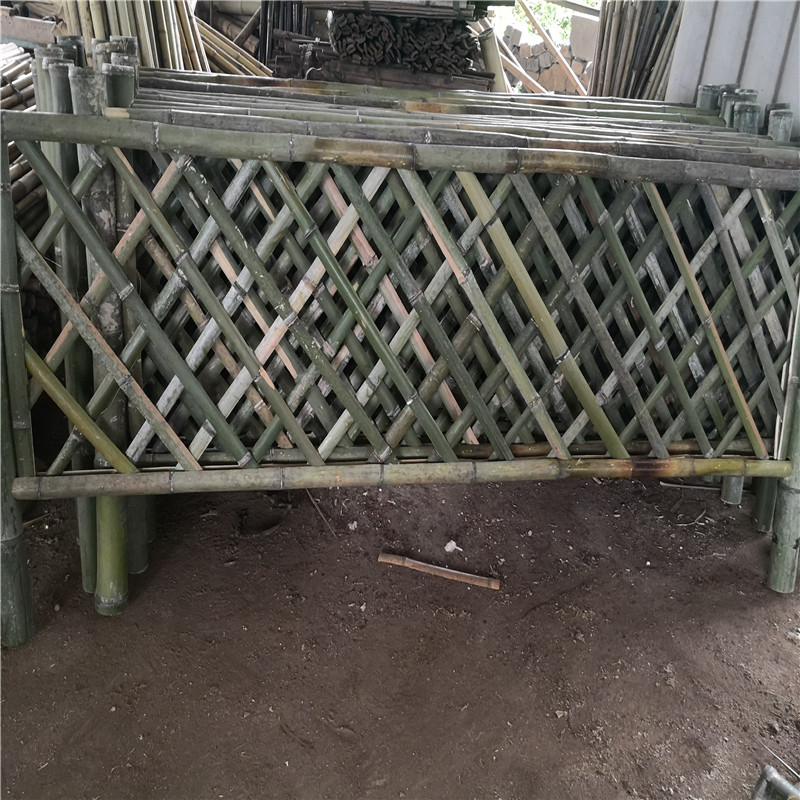 霍邱自制竹栏杆碳化防腐插地栅栏竹篱笆竹子护栏