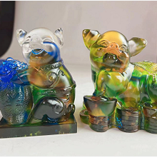 琉璃猪摆件，古法琉璃工艺品摆件。琉璃家居摆件