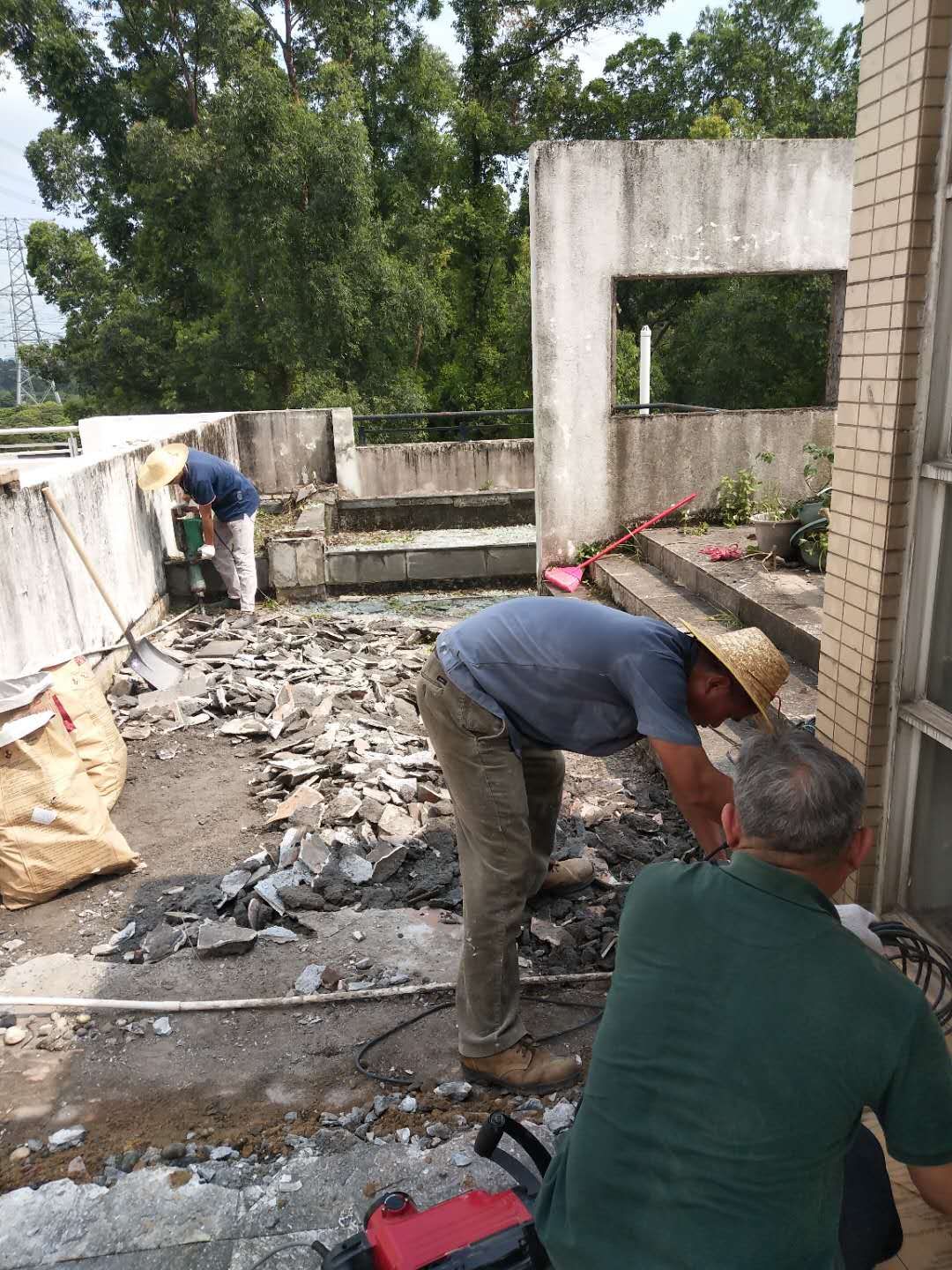 清远屋面瓦补漏清远屋面瓦补漏建筑防腐清远钢结构翻新除锈