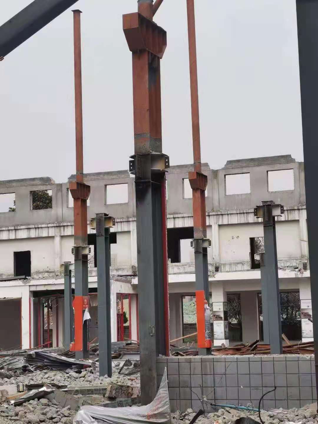 鋼結(jié)構(gòu)廠房價格費用，就選南朗隔熱棚噴漆施工報價