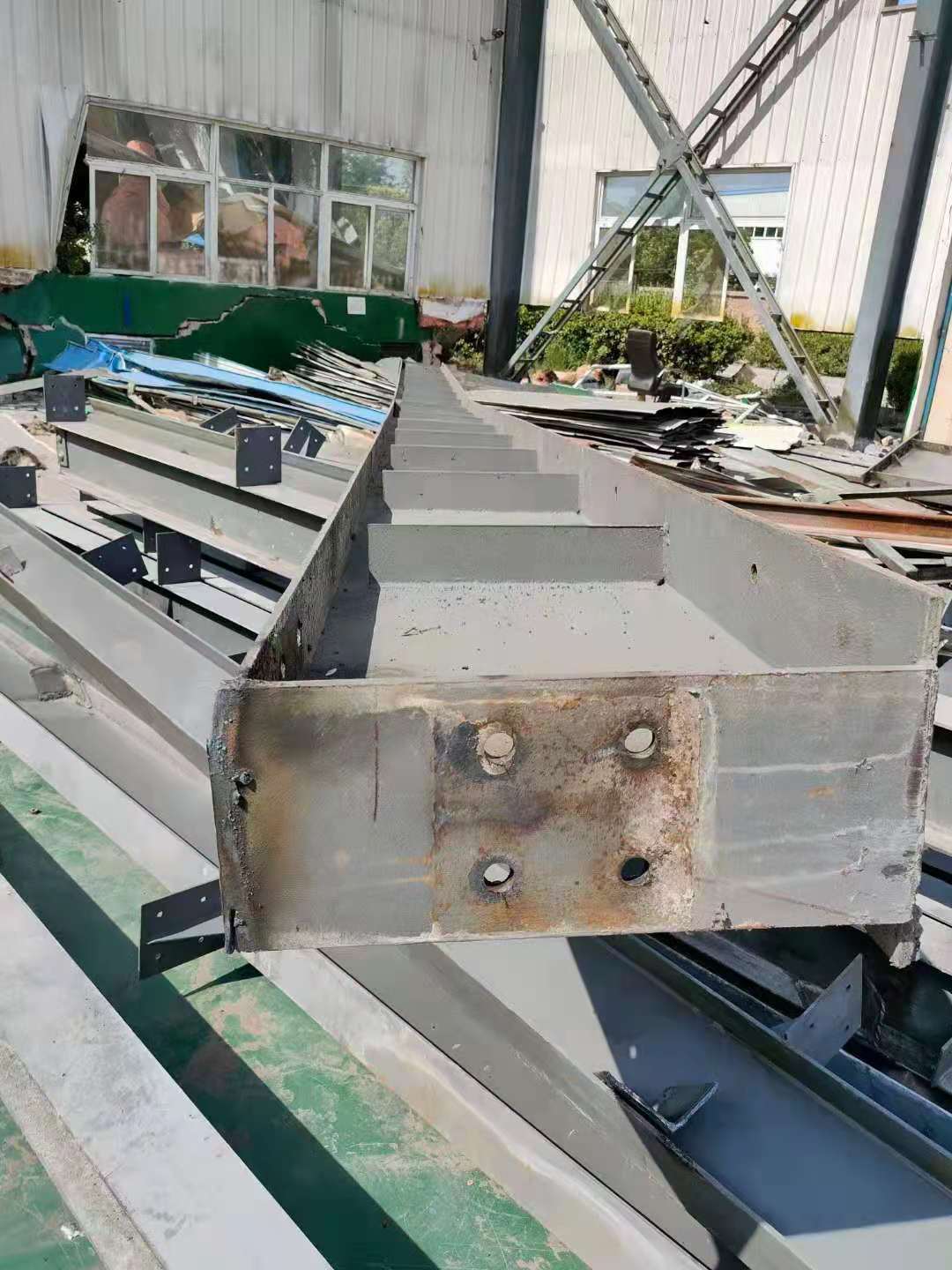 廣州黃埔搭棚鋼結構廠房費用,建造鋼結構夾心瓦施工工程
