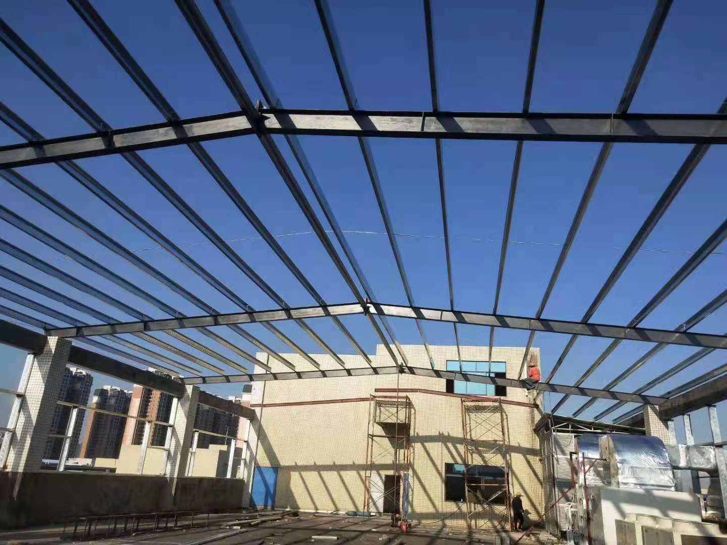 東莞莞城區(qū)建筑鐵棚夾心瓦，廠房鋼結(jié)構(gòu)安裝施工方案