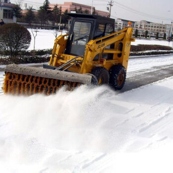 青海海南除雪滚刷机器除雪车