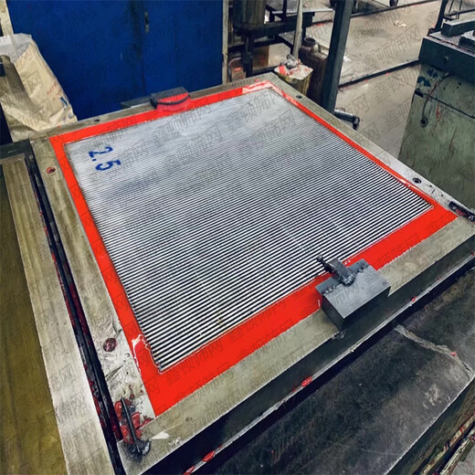 山西忻州振动筛不锈钢条缝筛板用于物料分级