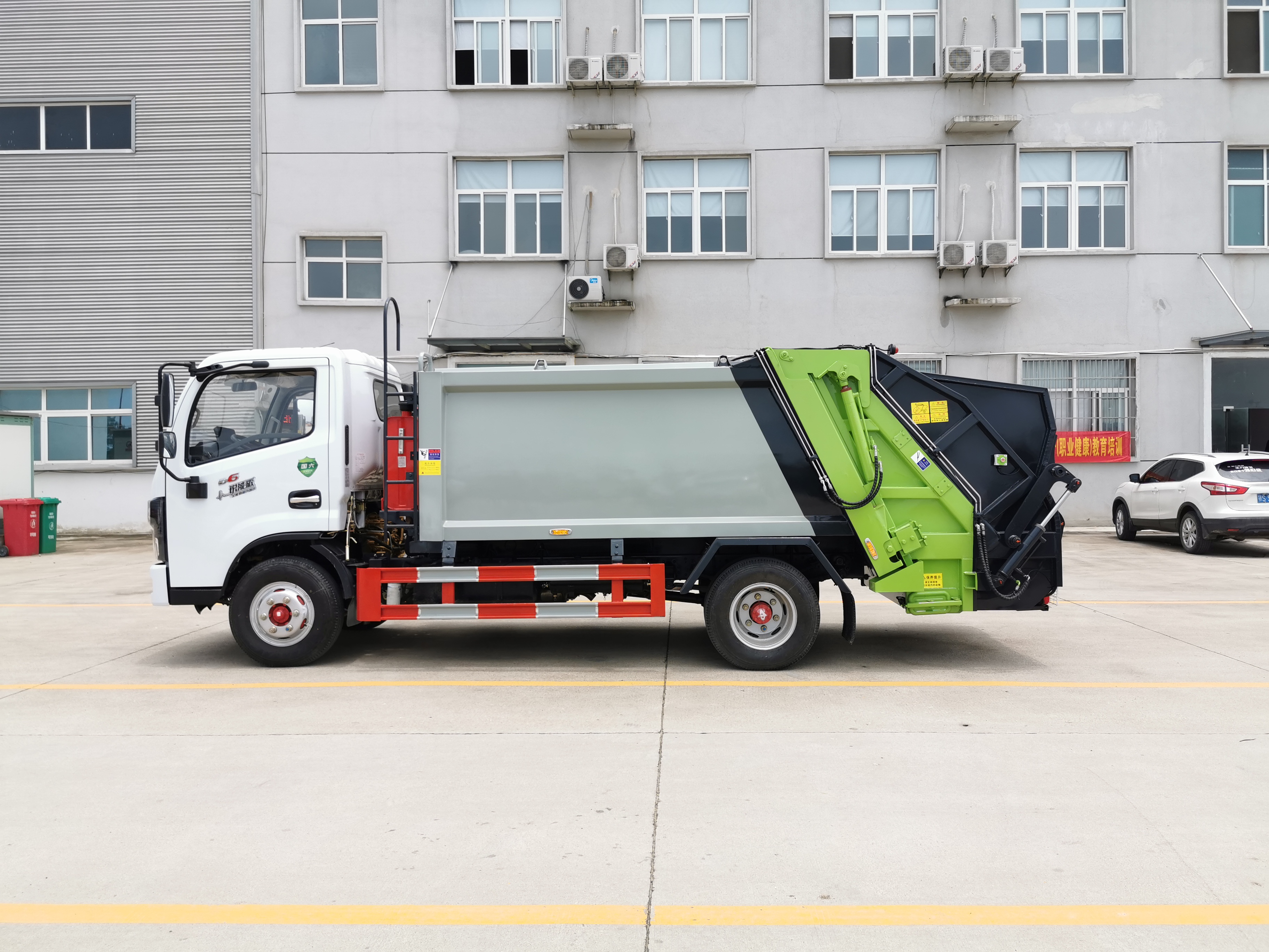 安康汉滨区6方压缩垃圾车大型垃圾车环卫设备