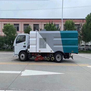小型垃圾清掃車(chē)掃路
