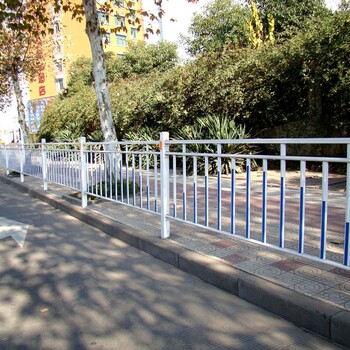 大连花园PVC护栏,大连景区塑木护栏,大连铁艺栅栏