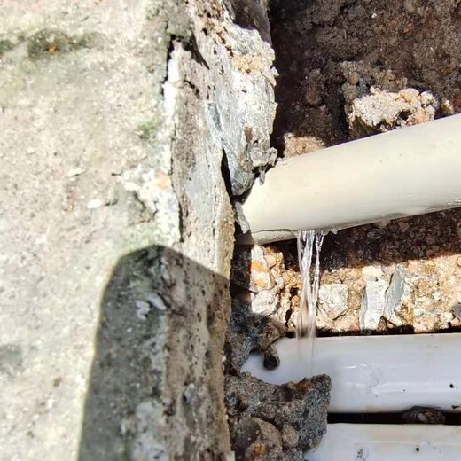 深圳市政管道漏水查漏，地下给水管道漏水检测费用，PE管焊接