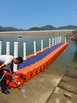 水邊釣魚平臺游艇碼頭娛樂度假塑料浮箱浮筒水上浮橋