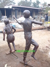 玻璃钢人物雕塑定制校园儿童童趣文化铸铜雕塑摆件户外树脂装饰品