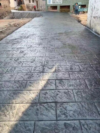 河南鹤壁艺术压模路面厂家生态透水混凝土停车场铺装