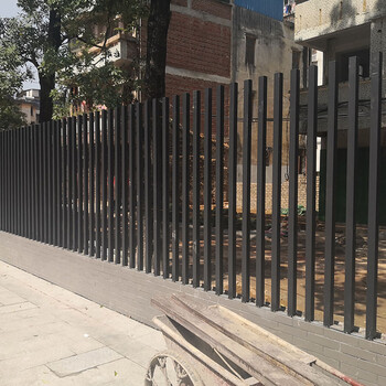 佛山小区围墙护栏按图定制服务区锌钢焊接铁艺围栏