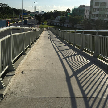 珠海高架桥两侧护栏工厂景区天桥护栏定做镀锌管喷涂工艺