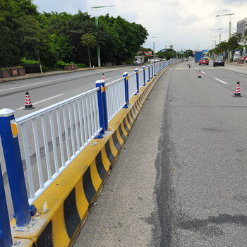 佛山道路中央护栏厂家公路中间锌钢隔离栏人行道栏杆定做价格