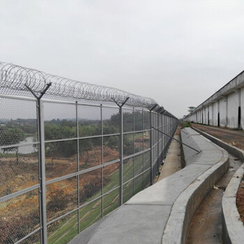 深圳边境热镀锌护栏网Y型柱护栏生产厂家绿色铁丝网围栏现货