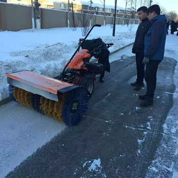 内蒙古冬季扫雪机全液压除雪机自走式扫雪车