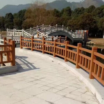 枣庄水泥仿木护栏鱼塘河道混凝土仿木纹护栏户外景区栏杆围栏厂家