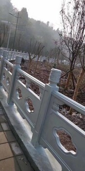撫順水泥仿木護欄景區(qū)公園河邊欄桿防樹藤樹皮混凝土預制圍欄廠家