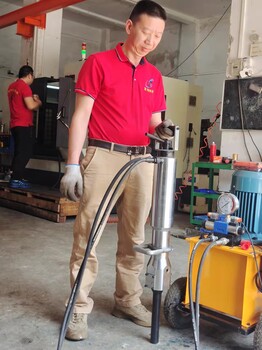 銅仁山花崗巖靜態(tài)拆除柴油手持式液壓分裂機(jī)