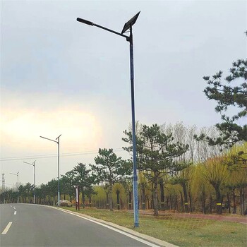 河南鹤壁6米方管太阳能路灯