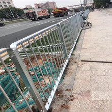 城市街道铁艺防护栏现货深圳街边方管道路栏杆