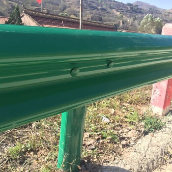陕西波形护栏生产厂家高速路银色两米高立柱散装波形护栏板
