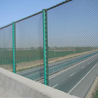河北亮腾长期供应高速公路护栏网园林护栏网锌钢护栏图片1