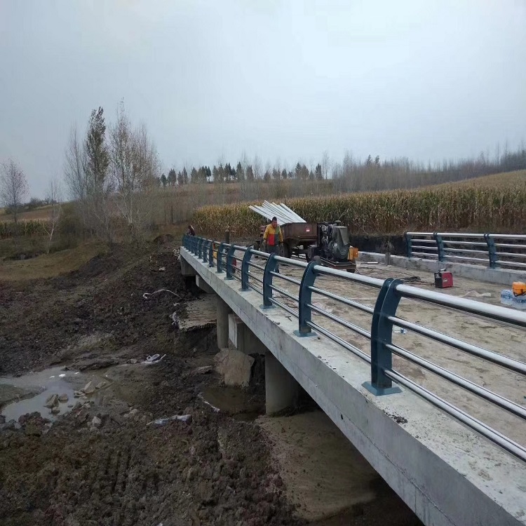 桥梁立柱 89×4不锈钢复合管黄河桥梁护栏 免费测量