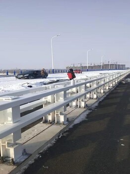 青岛q235防撞设施栏杆复合管桥梁护栏绿洲安防2021