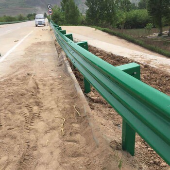 渭南乡村波形护栏板公路护栏波形梁护栏波形护栏可安装