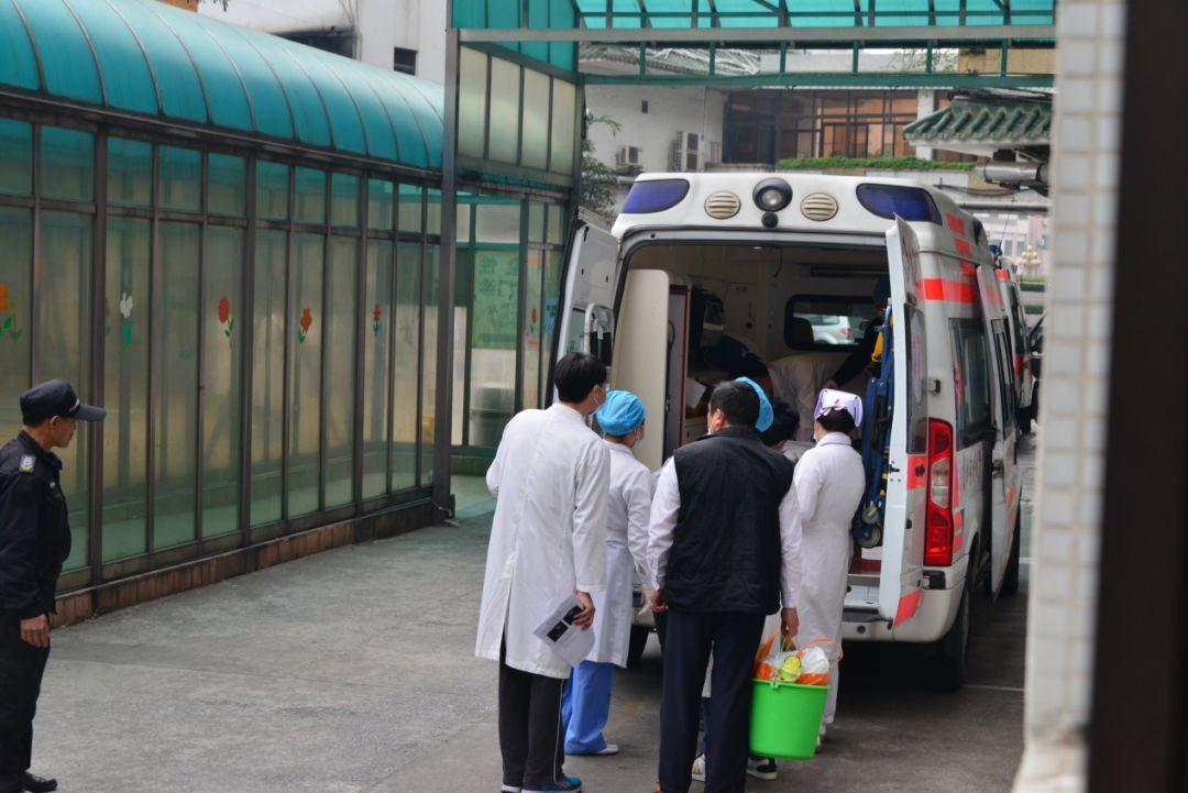 上海金山120救护车出租公司医帮扶转运