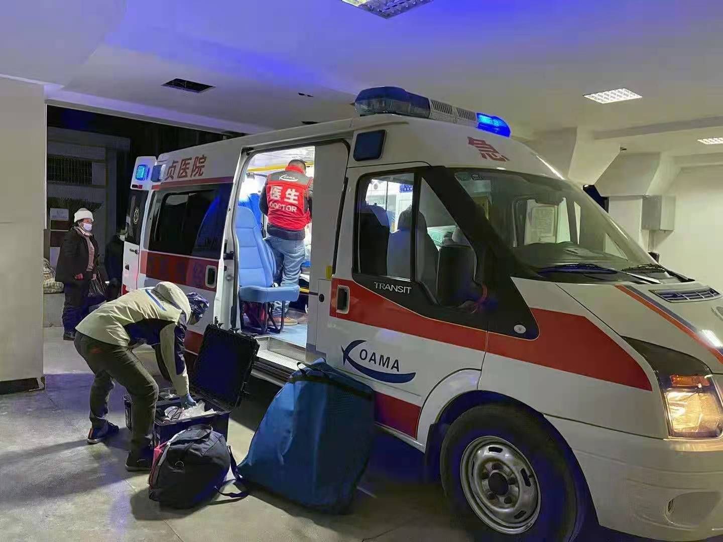 丽江120急救车病人转院车重症救护车出租-实时更新
