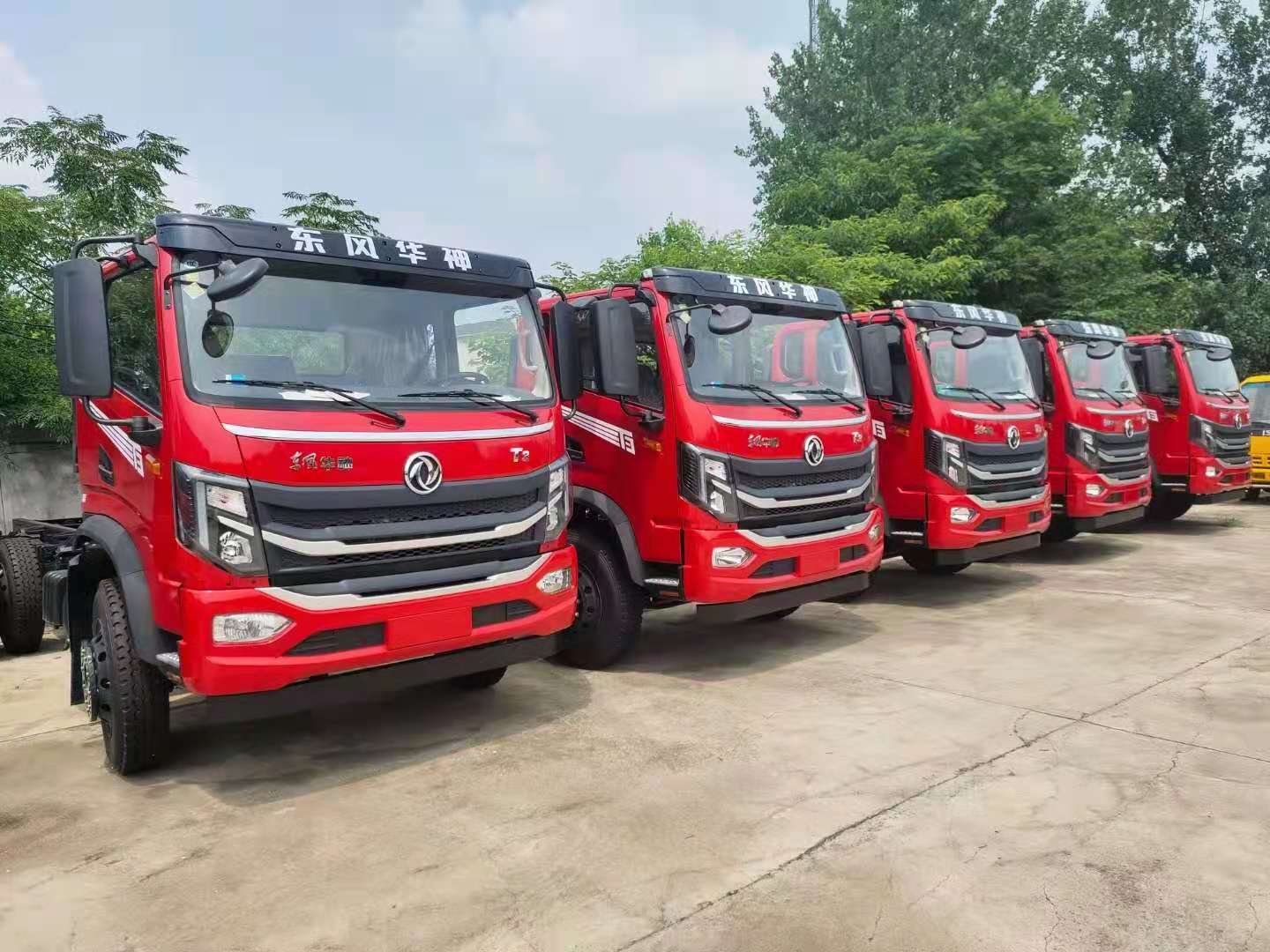 国六东风T3单桥拉150挖机平板运输车图片配置价格厂家批发