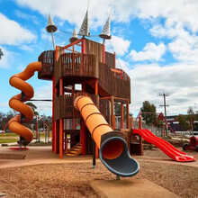 佑龙游乐设备木质组合户外大型滑梯幼儿园游乐设施