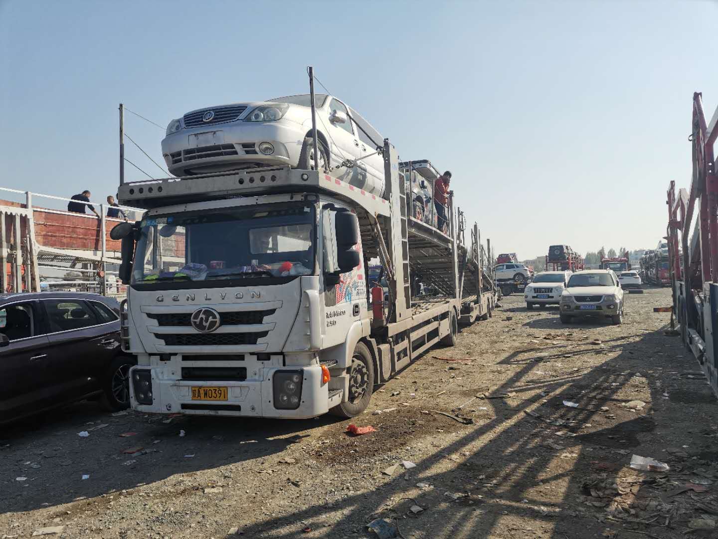 高昌區(qū)托運汽車（順路）去新疆博爾塔拉阿拉山口運車幫托運一臺車多少錢？