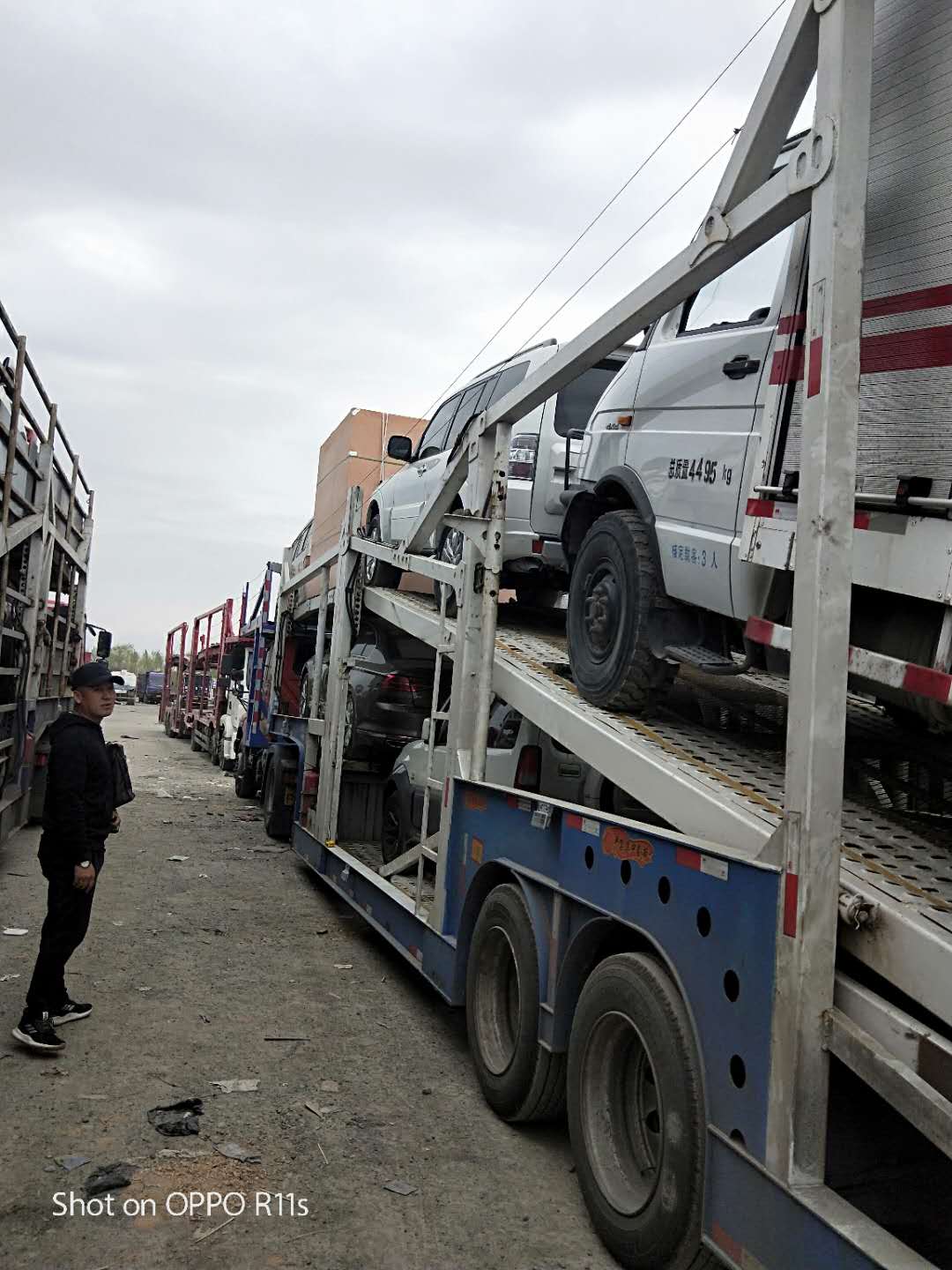乌鲁木齐拖运商品车到滨海新区中置轴轿车托运，托运私家车