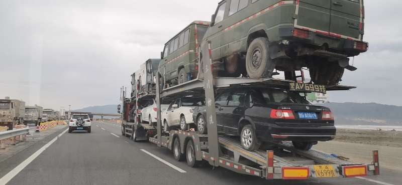 新疆乌鲁木齐乌鲁木齐托运汽车（顺路）拖运SUV