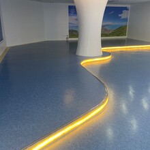地面施工口罩厂工厂医院PVC地板商用耐磨加厚地板安装