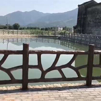 手工泥塑仿木欄桿廠家四川仁馬混凝土河道仿石護欄施工
