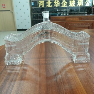 河间华企高硼硅玻璃酒瓶拱桥造型创意酒瓶透明无铅工艺酒瓶1000ml图片1