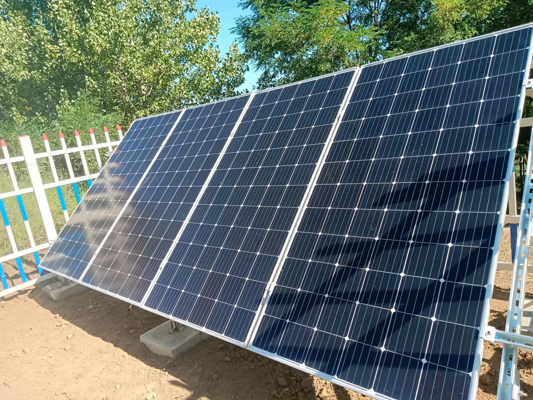 阿克苏乌什县太阳能发电系统，太阳能发电机组，发电机