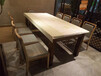 领汉根据K08川菜馆餐桌椅的风格选择合适家具