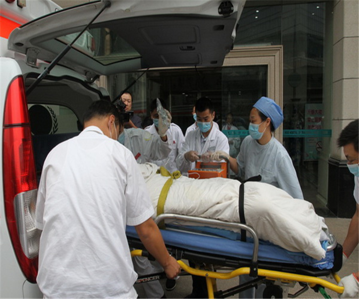 吐鲁番私人120救护车转运——全国救护车出租中心