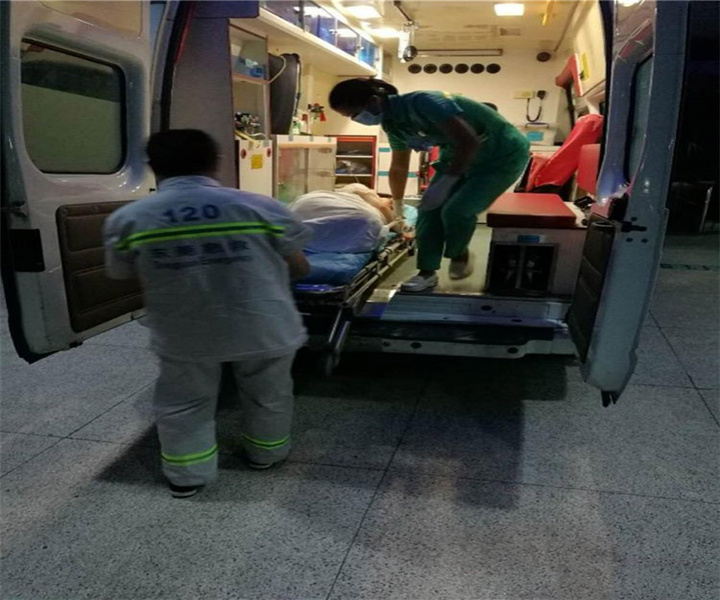 咸宁长途护送病人的救护车——全国救护车出租中心