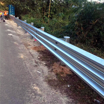 高速护栏板喷塑三波双波形护栏运城路侧波形防撞护栏一米多少钱