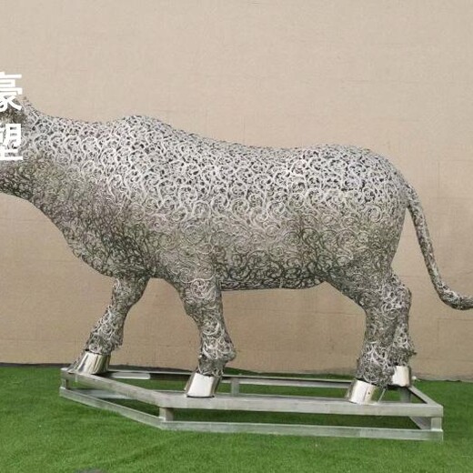 镂空牛摆件雕塑-雕塑展示-灯光镂空牛雕塑厂家