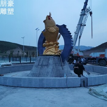 鑄鋼海豚頂球雕塑廠家-海豚雕塑-標(biāo)示戲球雕塑