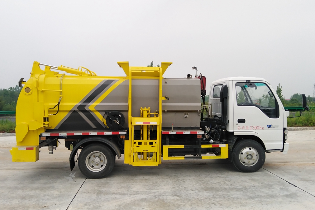 巢湖15吨压缩垃圾车价格五征奥驰环卫垃圾车能挂多重的桶