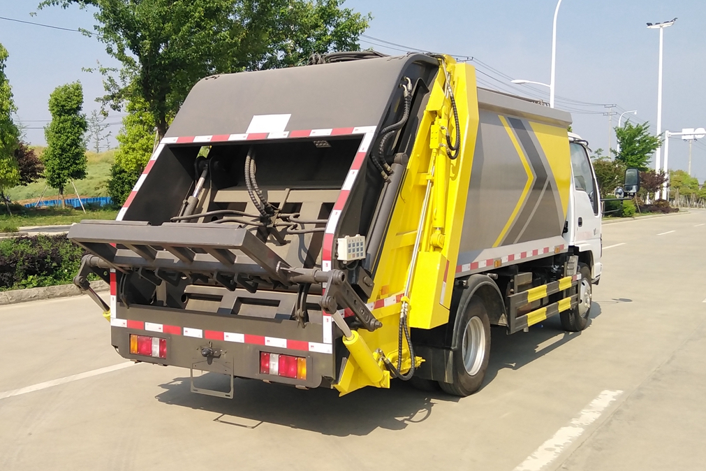 新疆哈密环卫垃圾车行驶证上属于什么车型,蓝牌压缩垃圾车能压缩多少吨垃圾