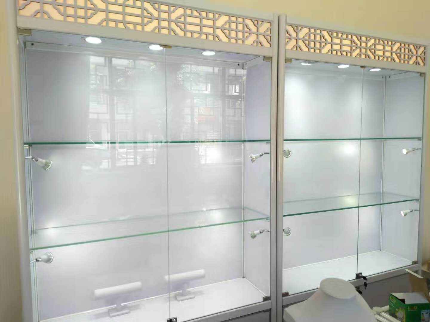 太原铝合金/钛合金玻璃展示柜首饰珠宝物件陈列架